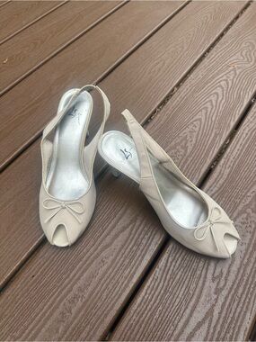 Life Stride Beige Peep-Toe Slingback Heels with Bow